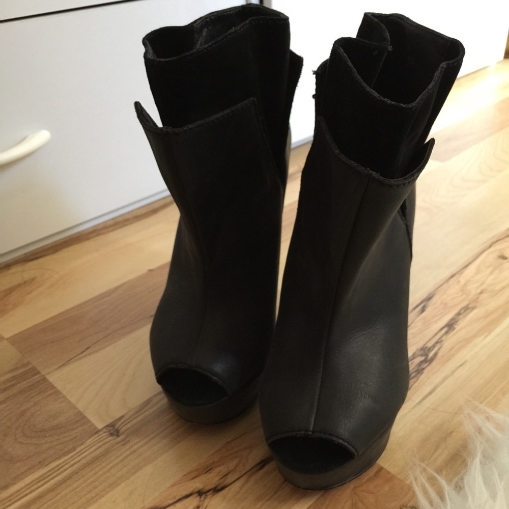 Joes Jeans black leather/suede peep toe booties 6